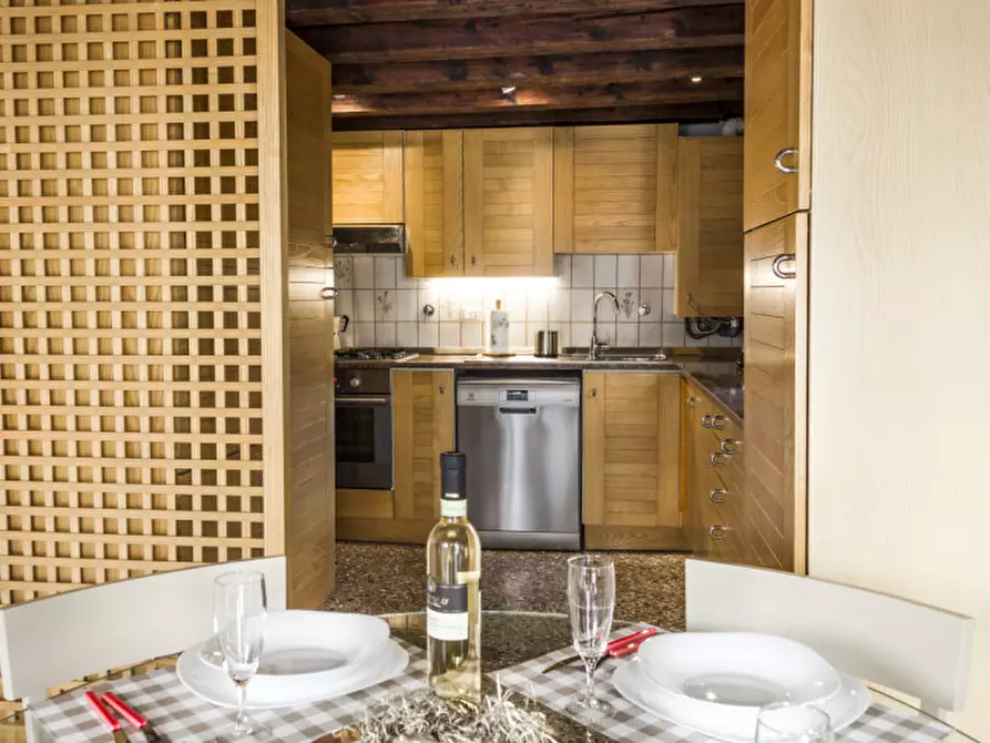 Immagine 17 di Appartamento in vendita  in campiello sansoni a Venezia