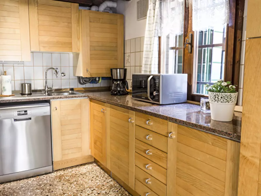 Immagine 18 di Appartamento in vendita  in campiello sansoni a Venezia