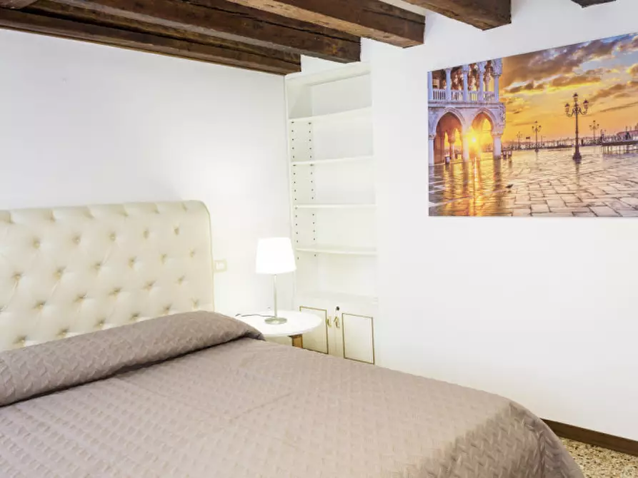 Immagine 25 di Appartamento in vendita  in campiello sansoni a Venezia