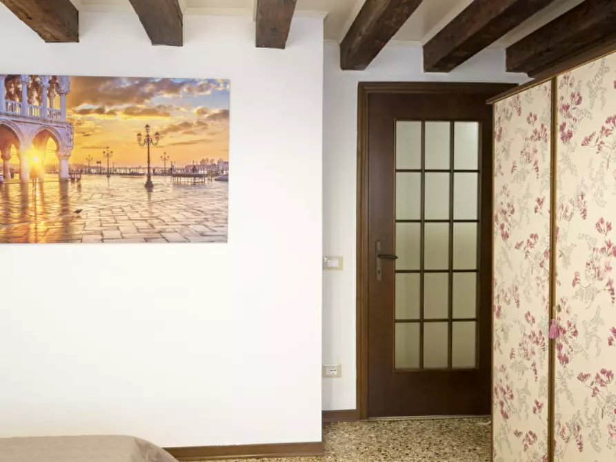 Immagine 30 di Appartamento in vendita  in campiello sansoni a Venezia