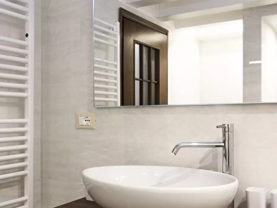 Immagine 33 di Appartamento in vendita  in campiello sansoni a Venezia