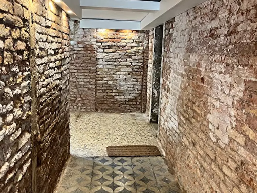 Immagine 39 di Appartamento in vendita  in campiello sansoni a Venezia