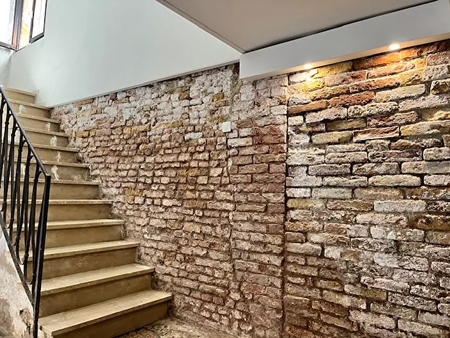 Immagine 41 di Appartamento in vendita  in campiello sansoni a Venezia