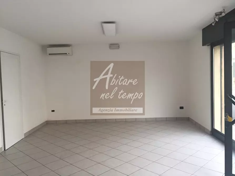 Immagine 2 di Negozio in affitto  a Cittadella