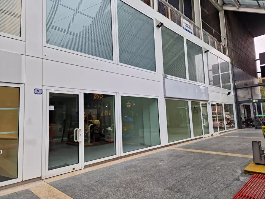 Immagine 9 di Negozio in affitto  a Padova