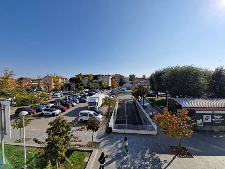 Immagine 13 di Negozio in affitto  a Padova