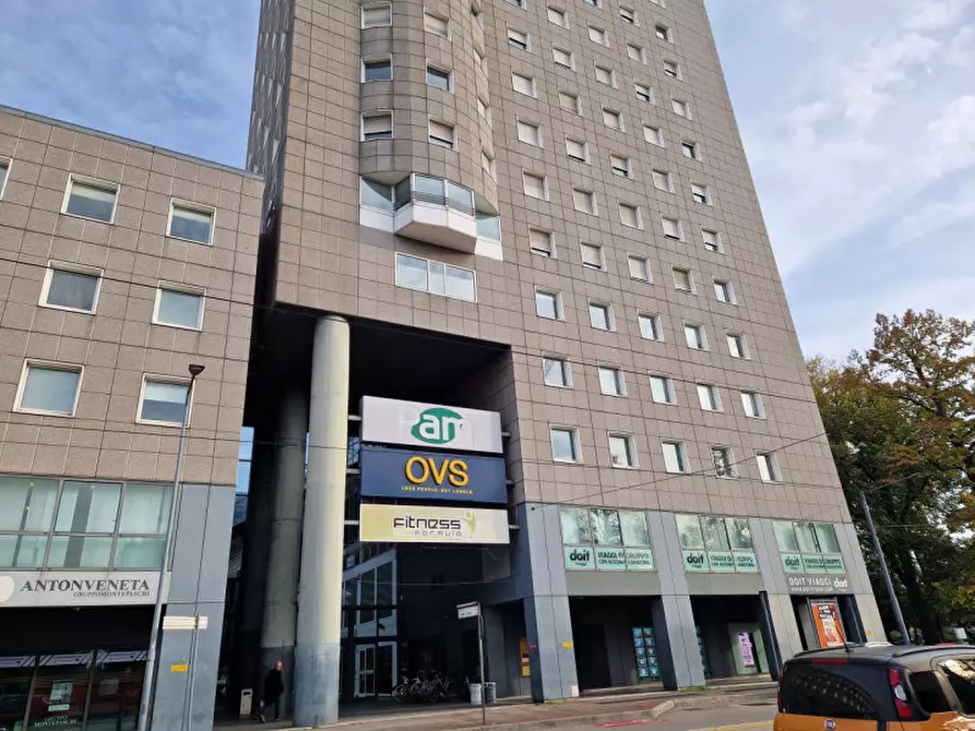 Immagine 16 di Negozio in affitto  a Padova