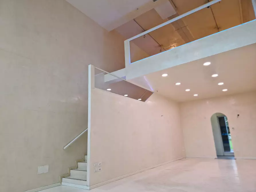 Immagine 17 di Negozio in affitto  in Via T. Aspetti a Padova