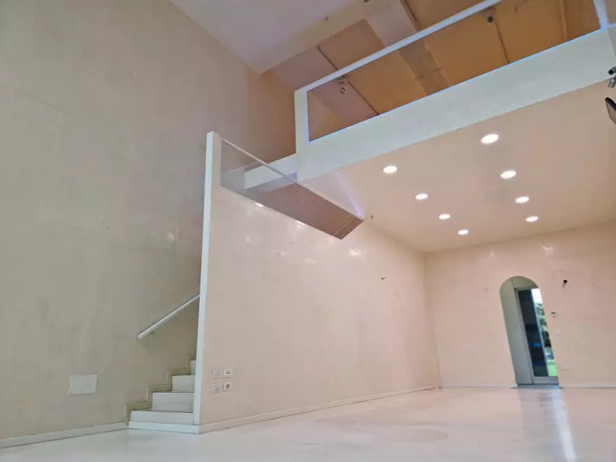 Immagine 18 di Negozio in affitto  in Via T. Aspetti a Padova