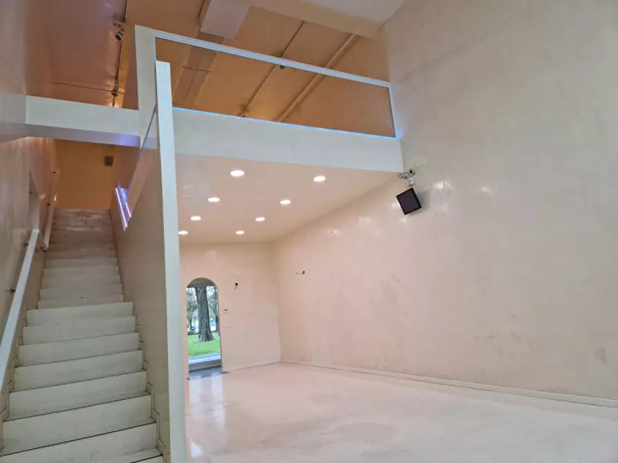 Immagine 19 di Negozio in affitto  in Via T. Aspetti a Padova