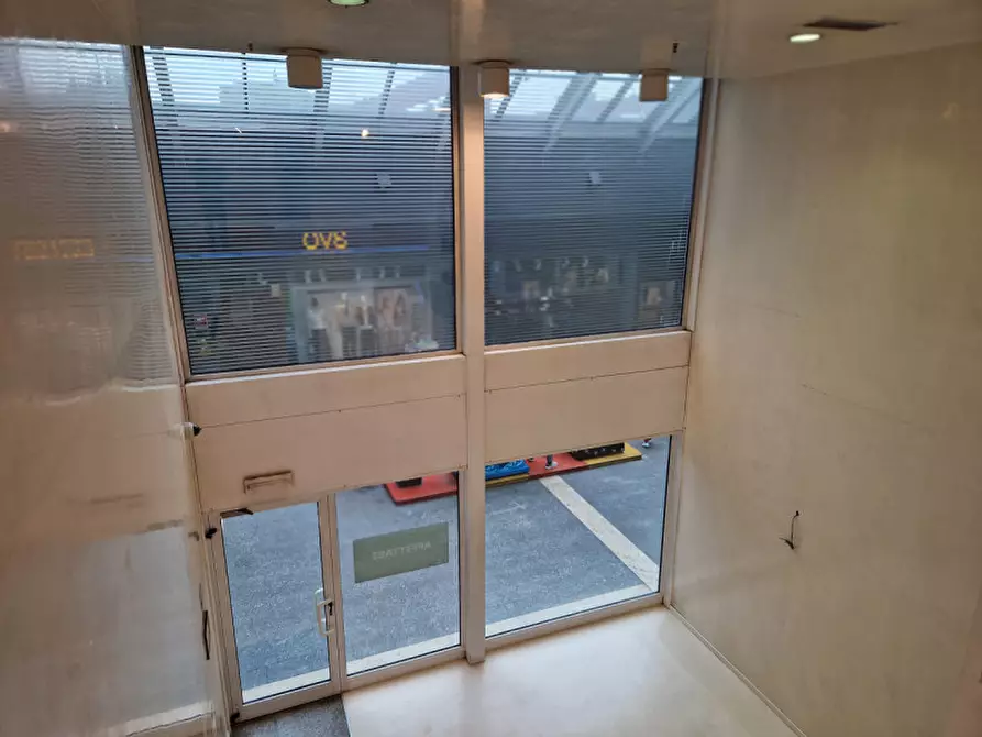 Immagine 22 di Negozio in affitto  in Via T. Aspetti a Padova