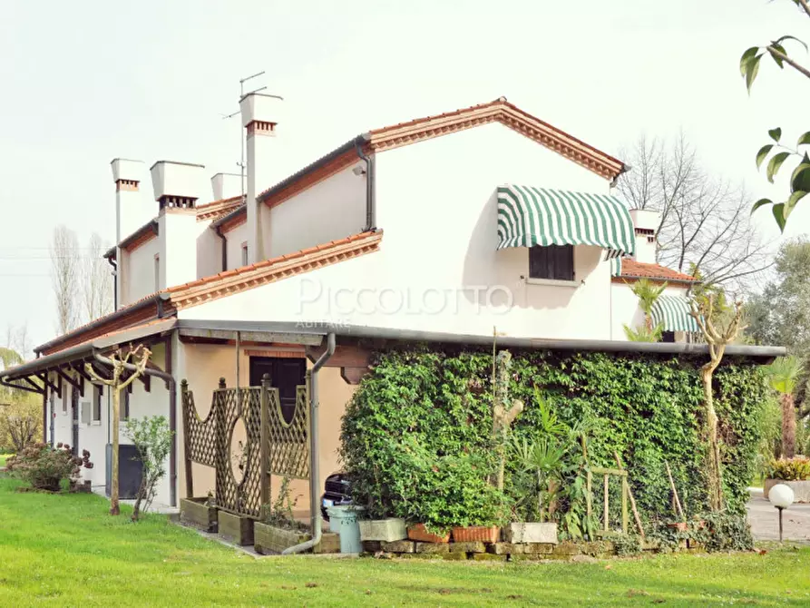Immagine 10 di Villa in vendita  in Via Cristoforo Colombo a Jesolo