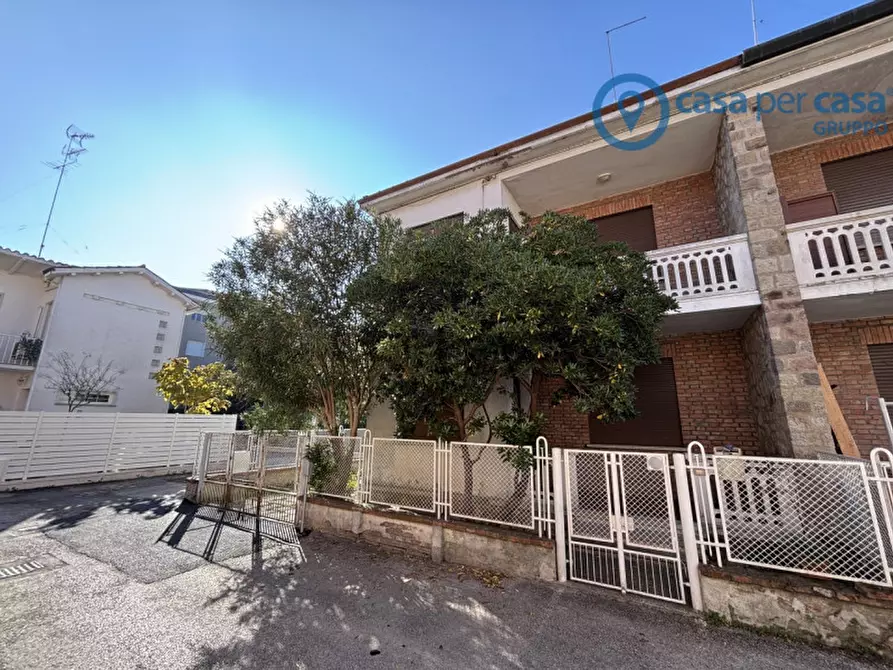 Immagine 3 di Casa bifamiliare in vendita  a Rovigo