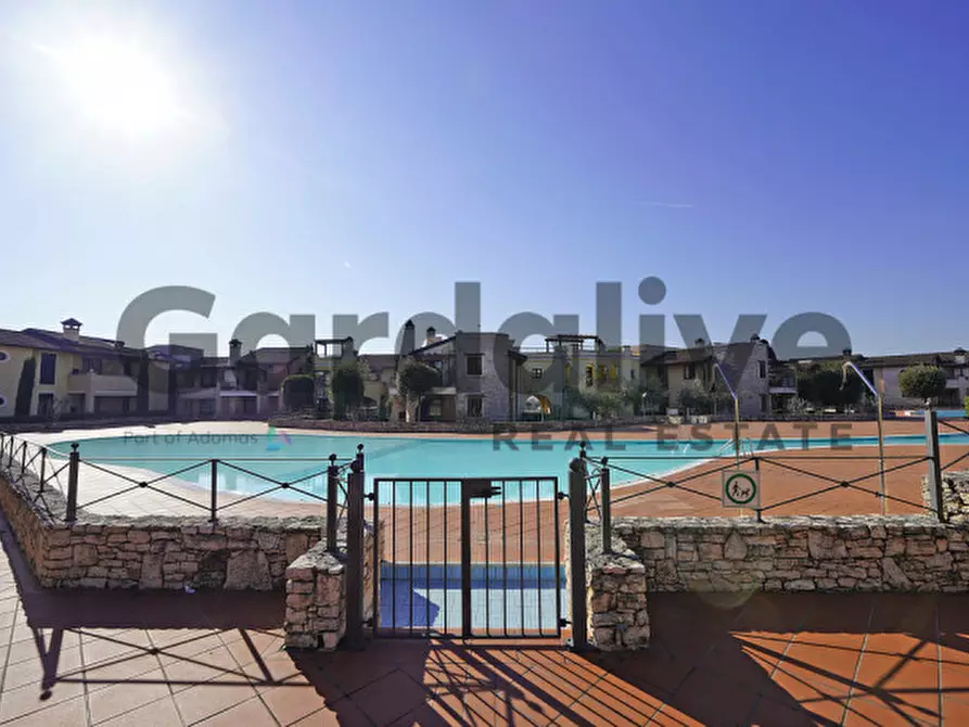 Immagine 2 di Appartamento in vendita  in Via Atleti azzurri d'Italia a Manerba Del Garda