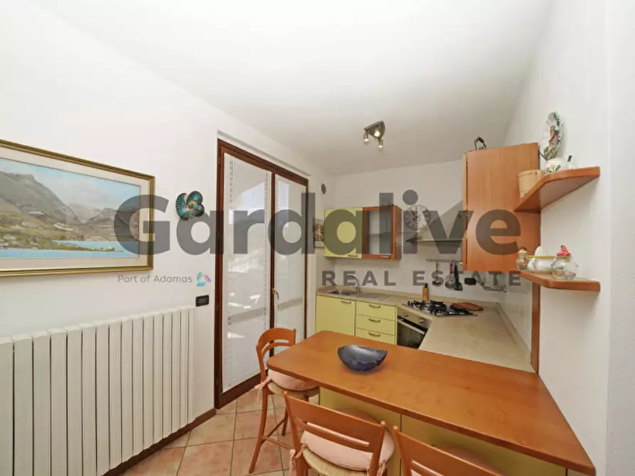 Immagine 2 di Appartamento in vendita  in Via degli Alpini a Manerba Del Garda