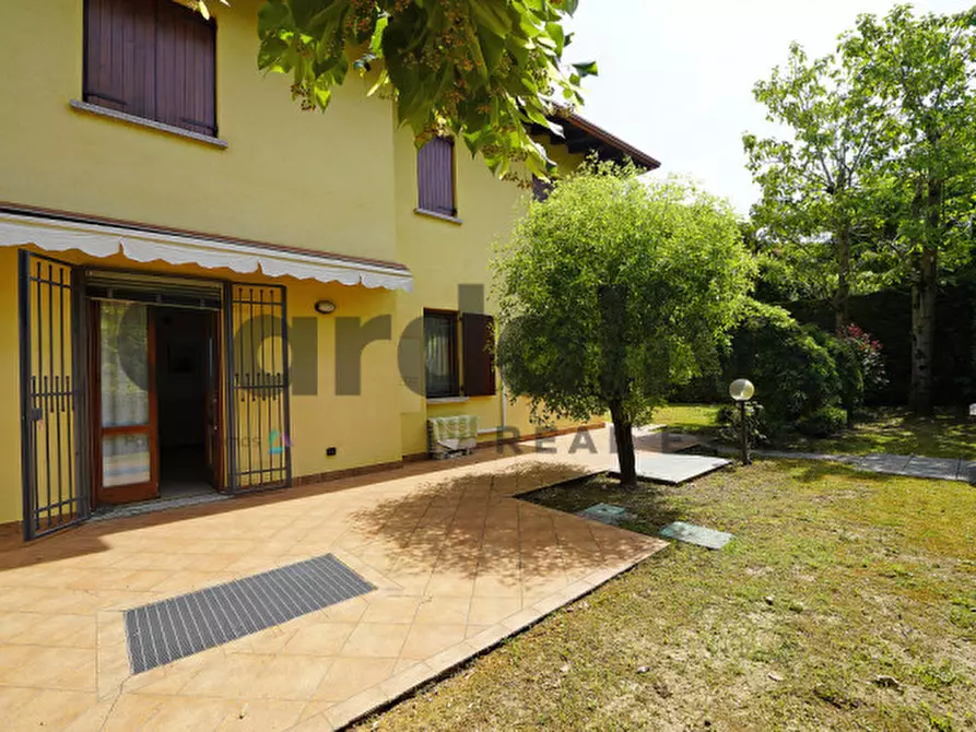 Immagine 10 di Appartamento in vendita  in Via degli alpini a Manerba Del Garda