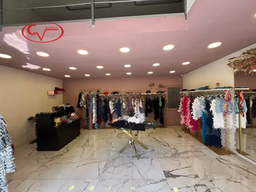 Immagine 1 di Negozio in affitto  in via Pascoli a Montevarchi