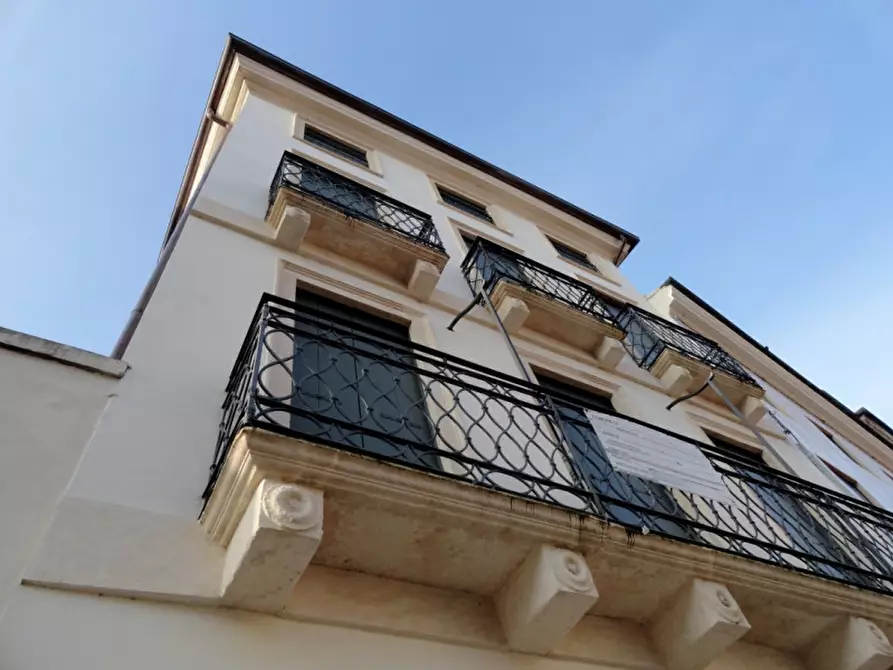 Immagine 1 di Appartamento in vendita  in contrà del borghetto a Vicenza