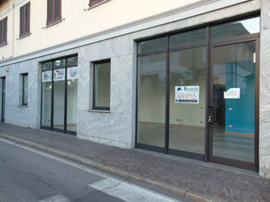 Immagine 3 di Negozio in affitto  a Turbigo