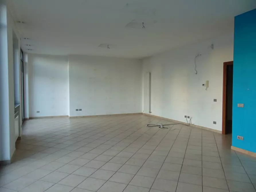 Immagine 4 di Negozio in affitto  a Turbigo