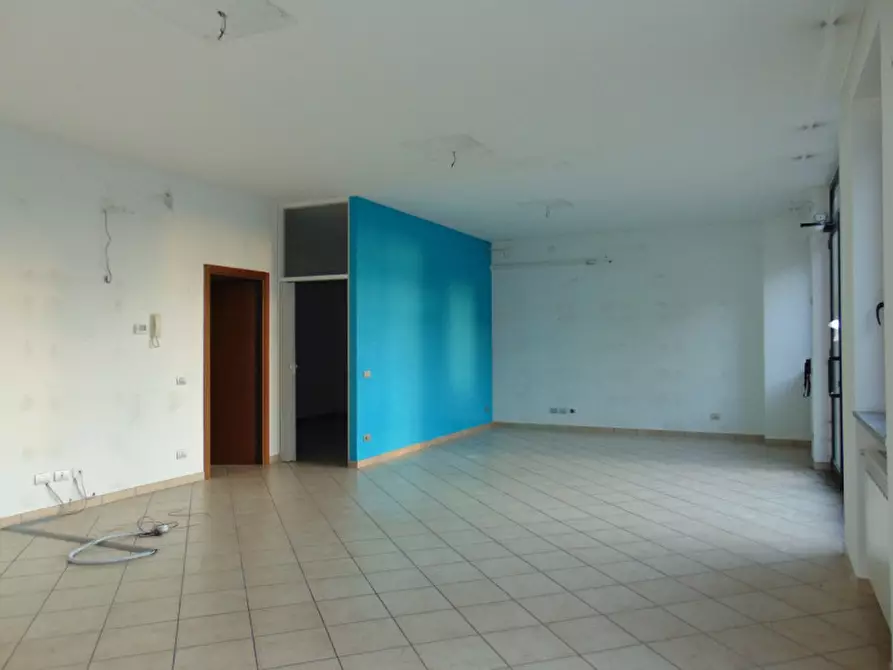 Immagine 5 di Negozio in affitto  a Turbigo