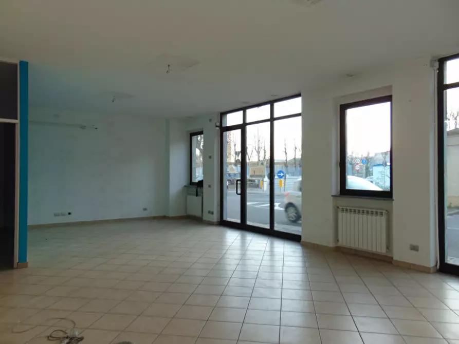 Immagine 6 di Negozio in affitto  a Turbigo