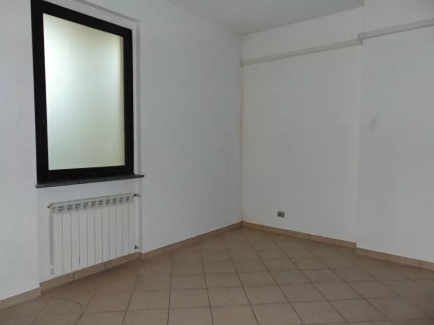 Immagine 7 di Negozio in affitto  a Turbigo