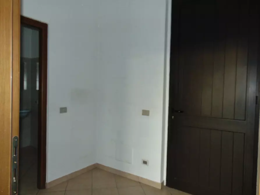 Immagine 9 di Negozio in affitto  a Turbigo