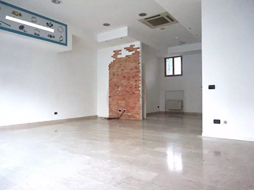 Immagine 6 di Negozio in affitto  in Via Roma a Vigodarzere