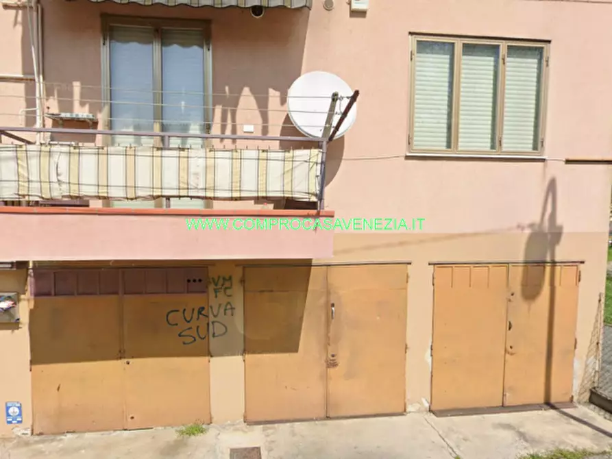 Immagine 1 di Garage in vendita  in VIA MIRANESE a Venezia