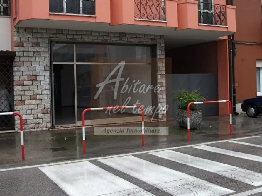 Immagine 1 di Negozio in affitto  a Cittadella