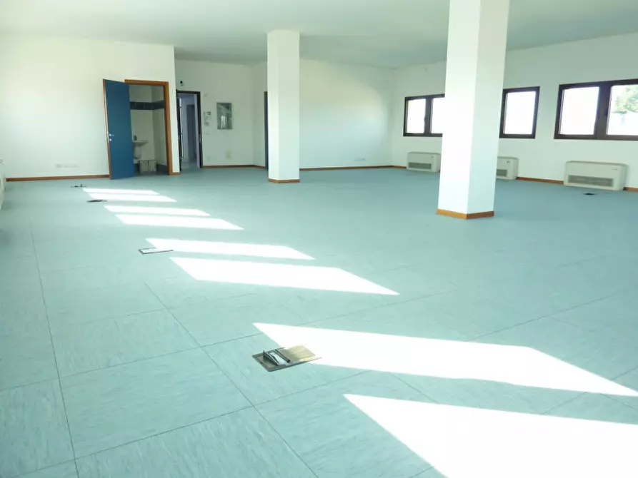 Immagine 10 di Ufficio in affitto  in via castellana 39 a Treviso
