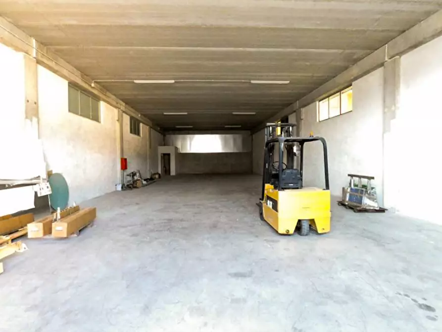 Immagine 3 di Capannone industriale in vendita  a Cagli