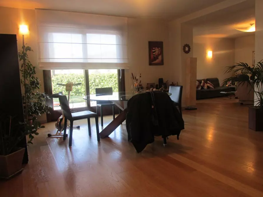 Immagine 2 di Villa in vendita  a Cesena