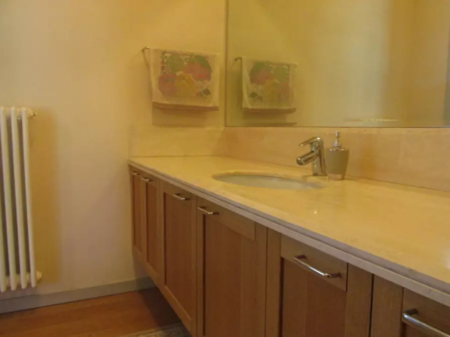 Immagine 4 di Villa in vendita  a Cesena