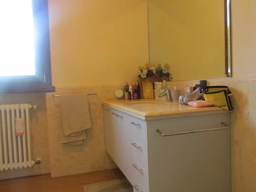 Immagine 8 di Villa in vendita  a Cesena