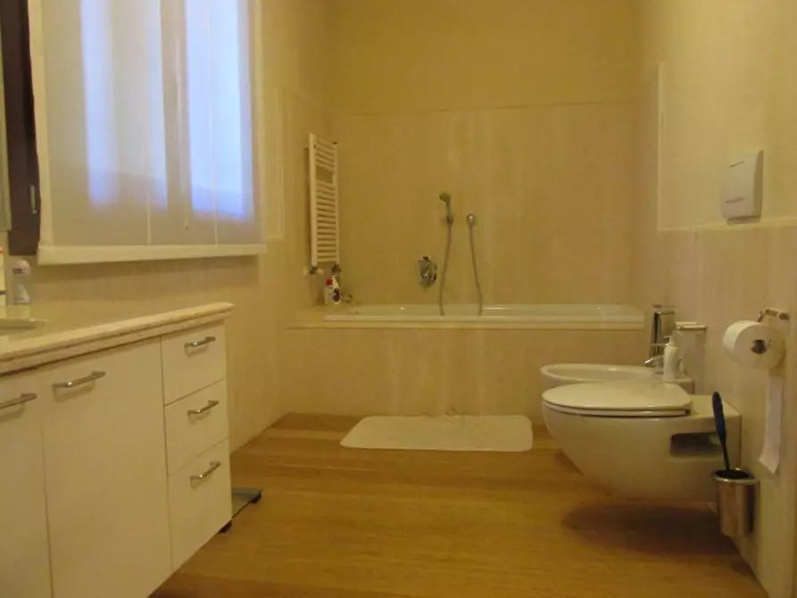 Immagine 11 di Villa in vendita  a Cesena