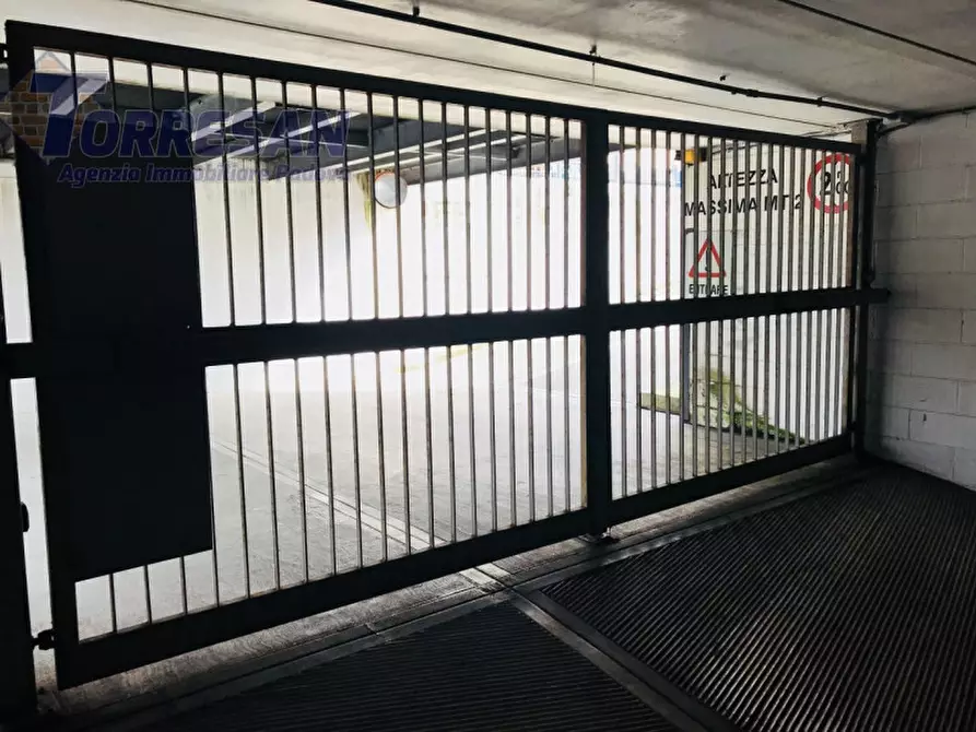 Immagine 3 di Garage in vendita  in via annibale da bassano a Padova