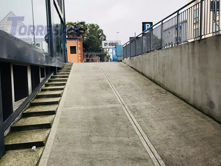 Immagine 6 di Garage in vendita  in via annibale da bassano a Padova