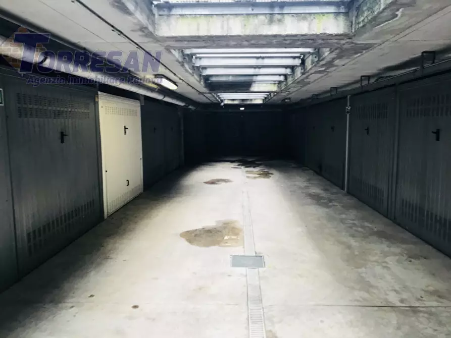 Immagine 7 di Garage in vendita  in via annibale da bassano a Padova