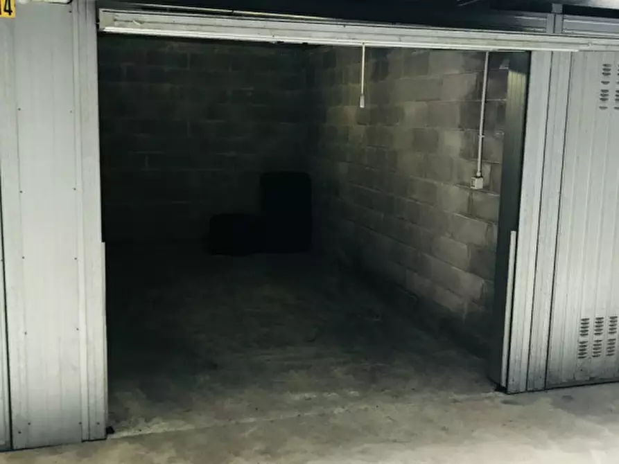 Immagine 9 di Garage in vendita  in via annibale da bassano a Padova