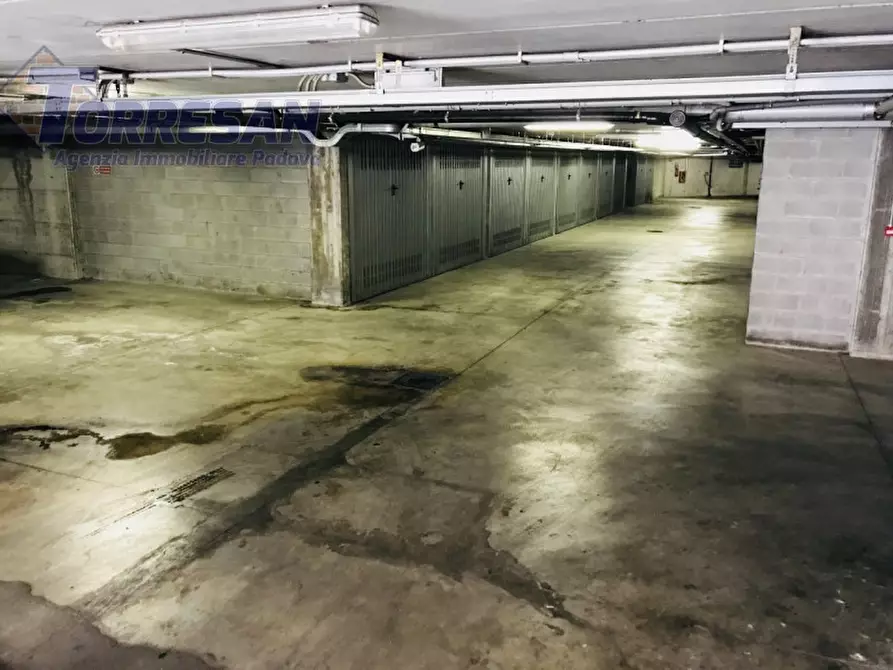 Immagine 10 di Garage in vendita  in via annibale da bassano a Padova