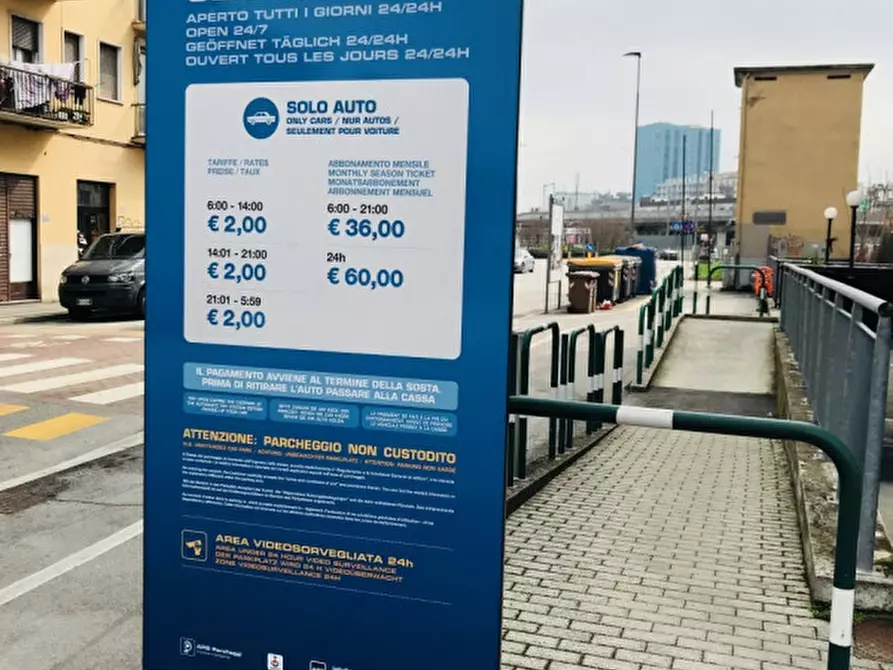 Immagine 11 di Garage in vendita  in via annibale da bassano a Padova