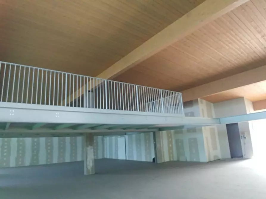 Immagine 9 di Ufficio in vendita  in VIA MAMELI a Vimercate