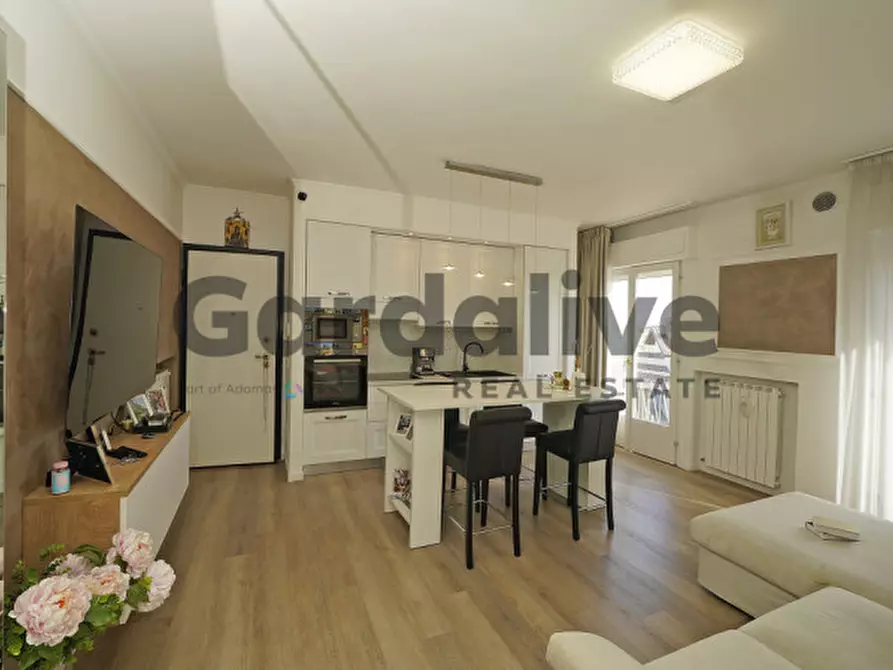 Immagine 1 di Appartamento in vendita  in via San Martino della Battaglia a Sirmione