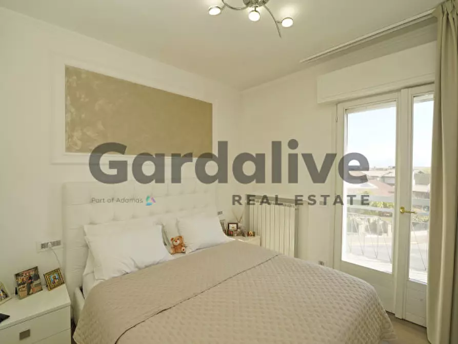 Immagine 11 di Appartamento in vendita  in via San Martino della Battaglia a Sirmione