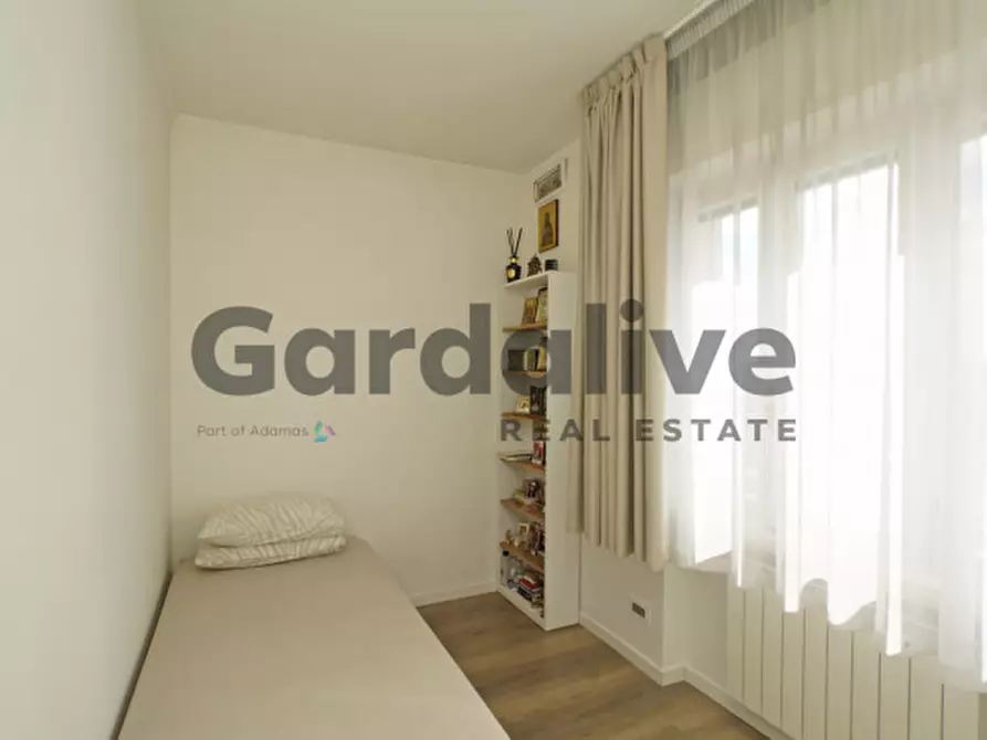 Immagine 14 di Appartamento in vendita  in via San Martino della Battaglia a Sirmione
