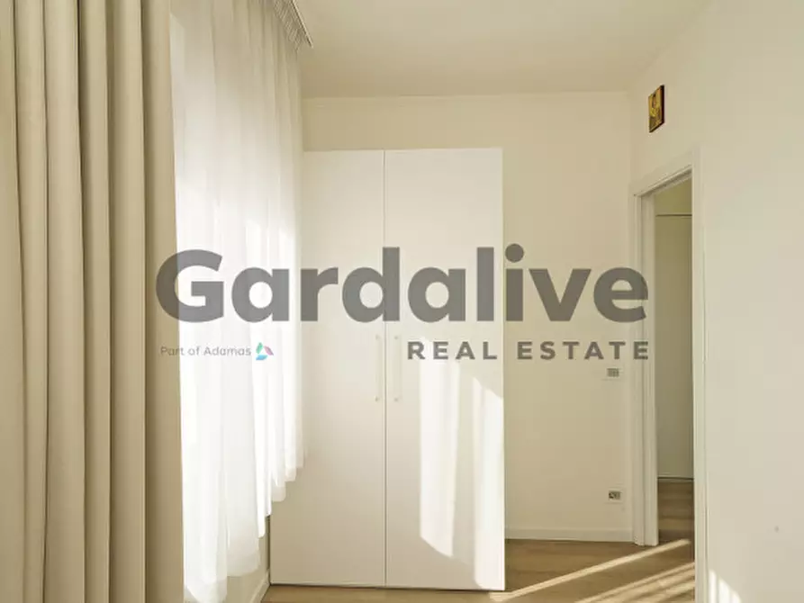 Immagine 15 di Appartamento in vendita  in via San Martino della Battaglia a Sirmione
