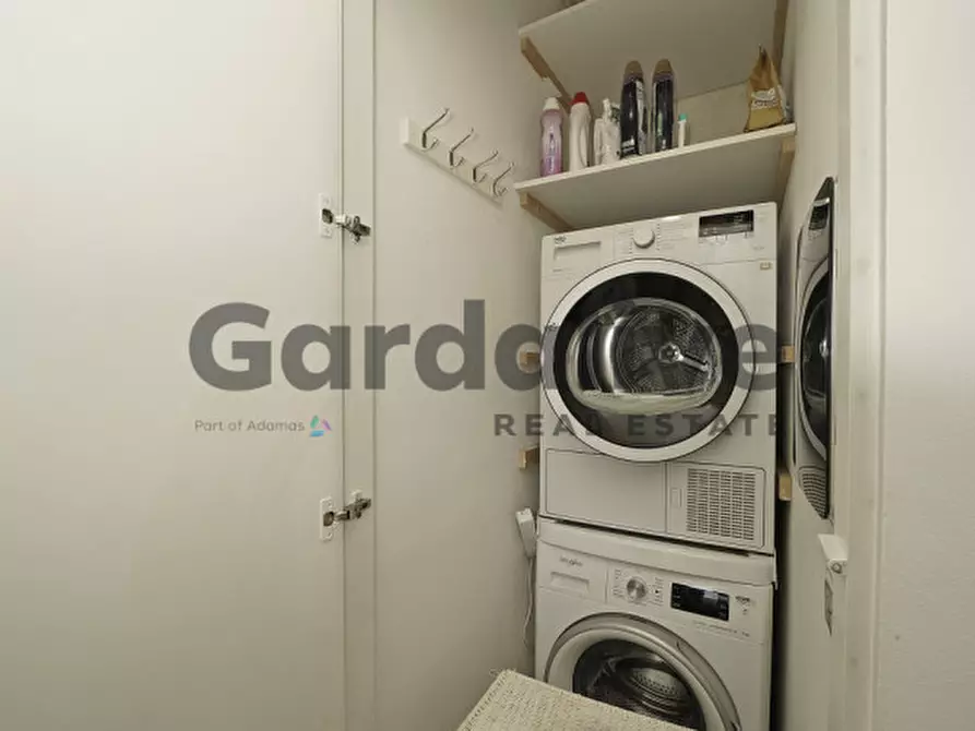 Immagine 18 di Appartamento in vendita  in via San Martino della Battaglia a Sirmione