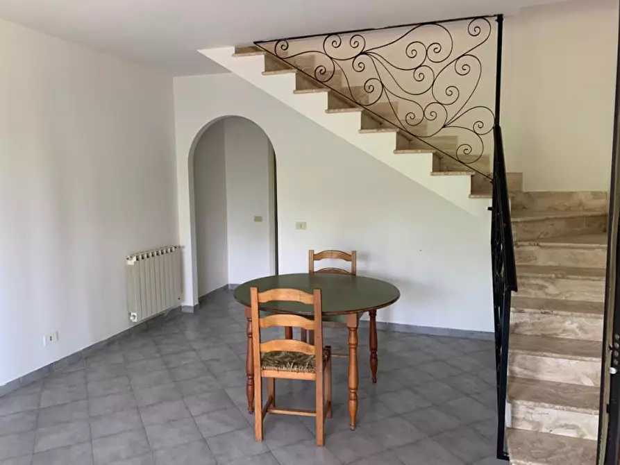 Immagine 5 di Casa trifamiliare in vendita  in via ronciglione a Nettuno